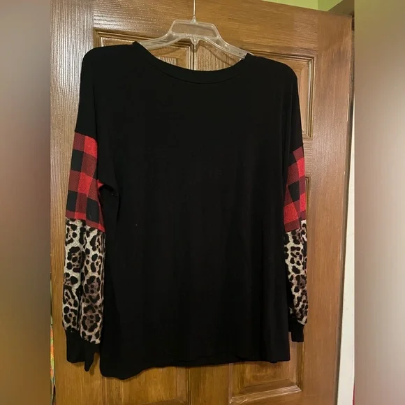 *Boutique* Beautiful black dress shirt with red checkered and leopard print XL - Picture 1 of 6